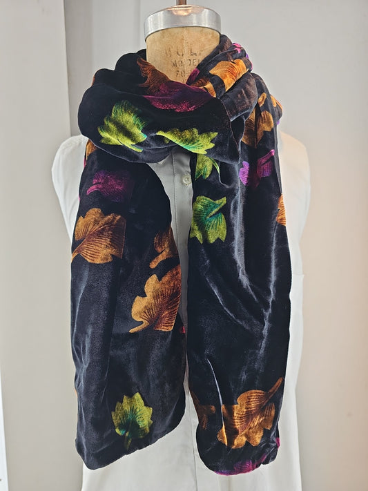 Multicolor Autumn Leaf Pattern on Deep Charcoal Base