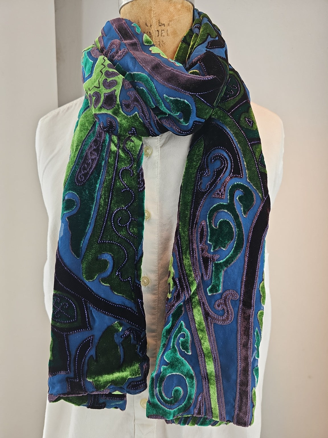 Amethyst Rouge (Velvet Bloom with Crimson Back)